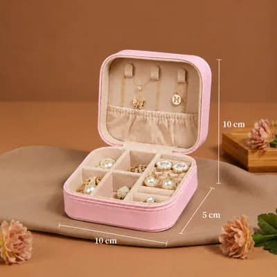 The open pink jewelry box, marked 10 cm wide, 10 cm deep and 5 cm tall