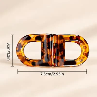 The clip marked 7.5 cm long and 3 cm tall